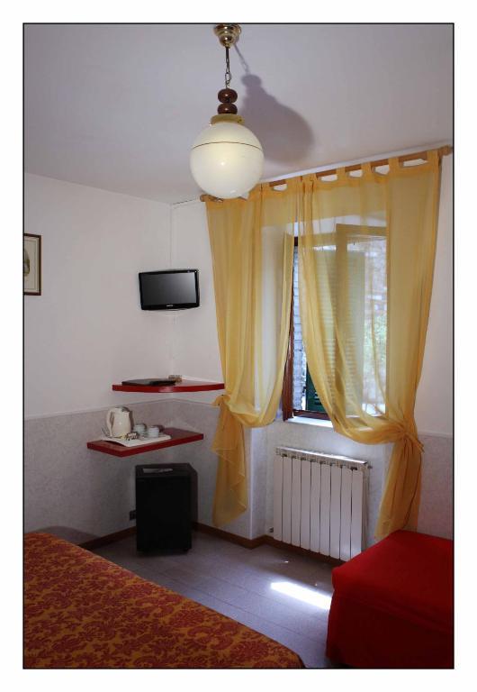 Due Torri Hotel San Severino Marche Room photo